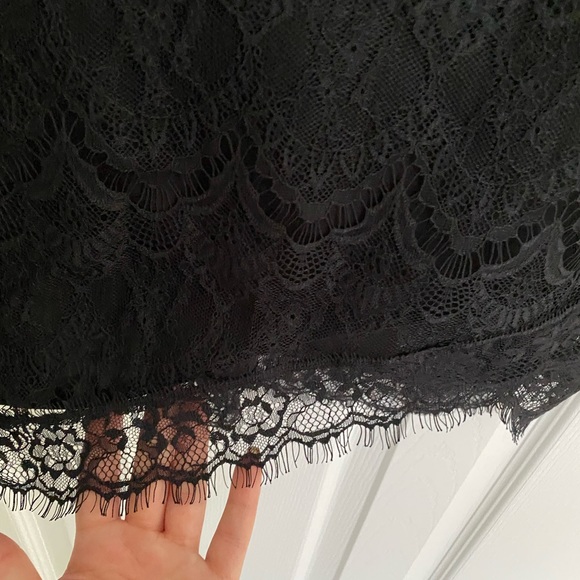 Guess short black lace dress. Keyhole/open back - Picture 4 of 4